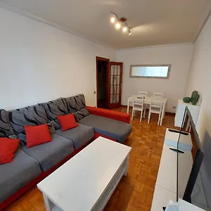 Piso Sencillo Y Acogedor Con Parking Gratuito , Baranain España
